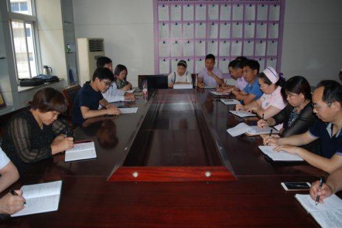 河南誉美肾病医院召开志愿者服务队成立会议，党员干部先参加