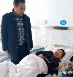 王福群医生为小患者买来美味儿的饭菜