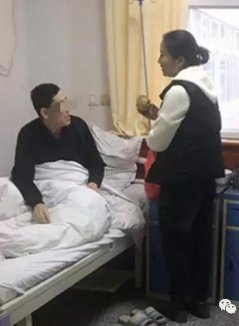 感动！护士耿瑞玲利用下班时间买来新鲜水果送给患者