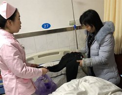 暖心服务无止境！二病区张在弟护士热心帮助患者买衣服